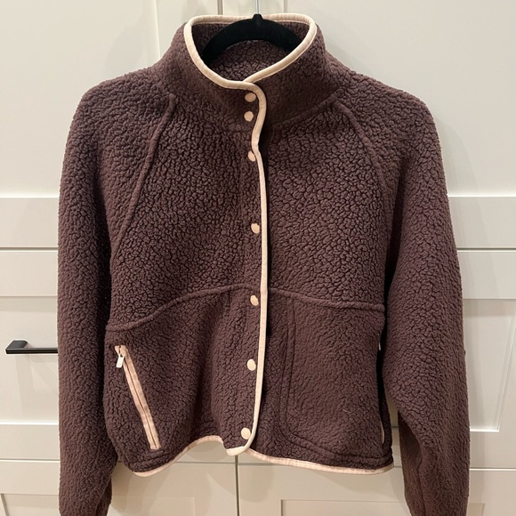 Aritzia Jackets & Blazers - Aritzia Sunday Best Brown Sherpa Fleece Jacket